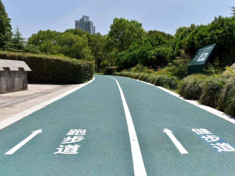 學校公園塑膠跑道褪色老化嚴重，有哪些原因？翻新修補注意什么？